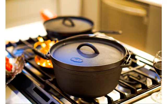 GSI Guidecast Dutch Oven Fire Pot 4.7 Liters 6 GSI Guidecast Dutch Oven Fire Pot 4.7 Liters - Image 4